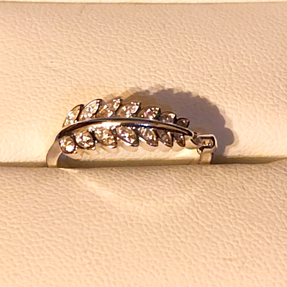 Intricate Silver Leaf Ring Size 5 - Picture 1 of 4